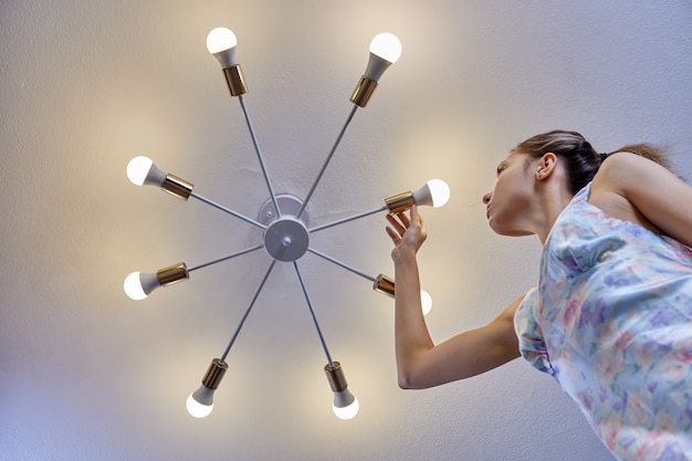 Lampy ogrodowe stojące które odmieniają przestrzeń