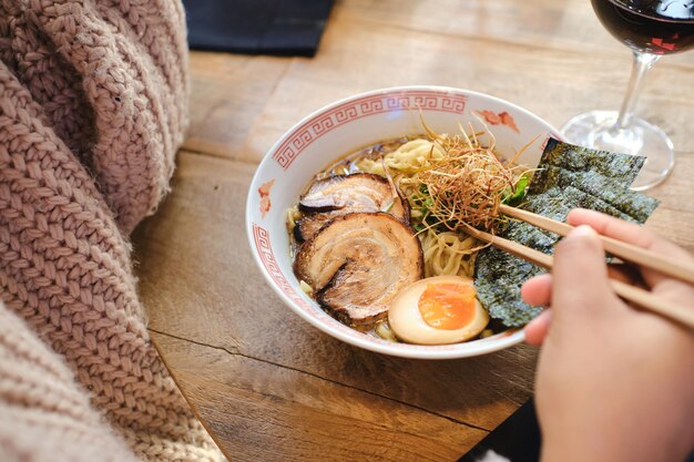 Domowy ramen przepis – prosty i aromatyczny jak z Japonii